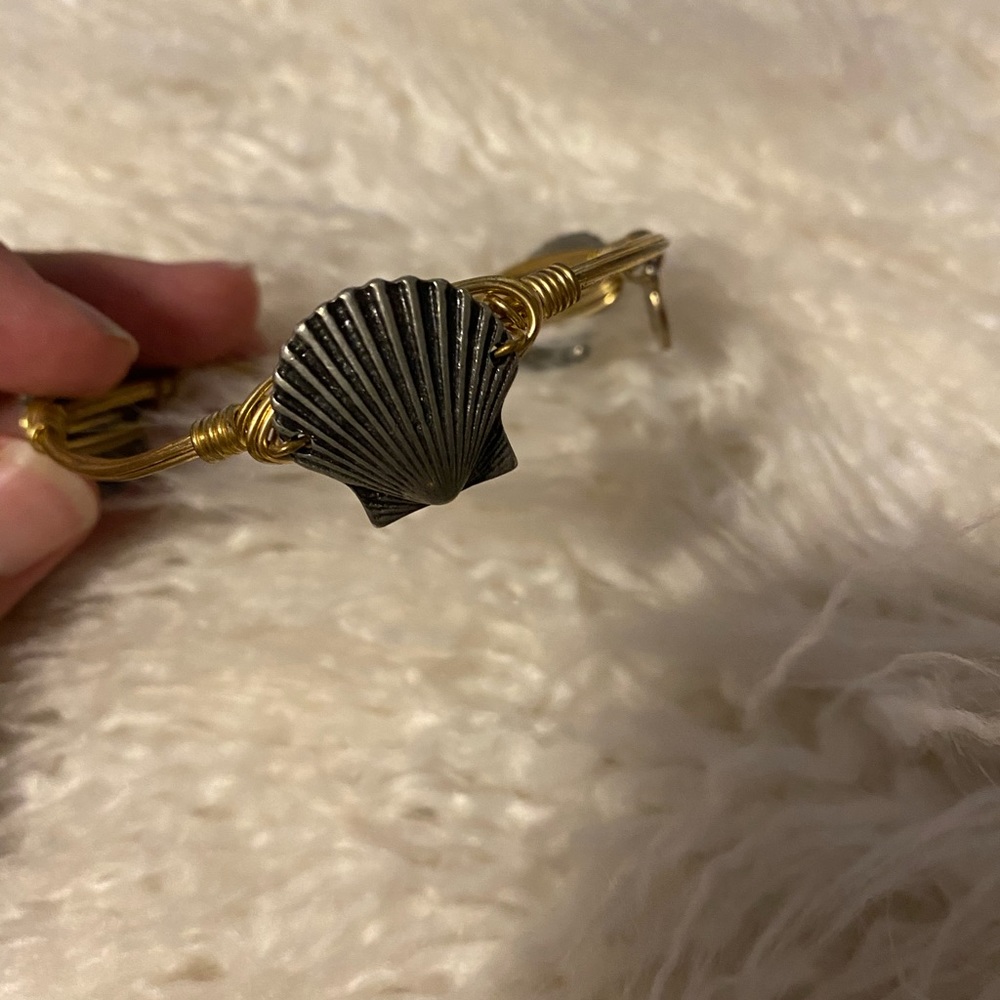 Seashell bourbon and bowties bangle